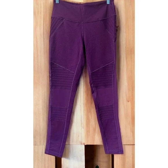 Victoria Secret Knockout high rise mesh side panel leggings. Medium - Picture 1 of 7